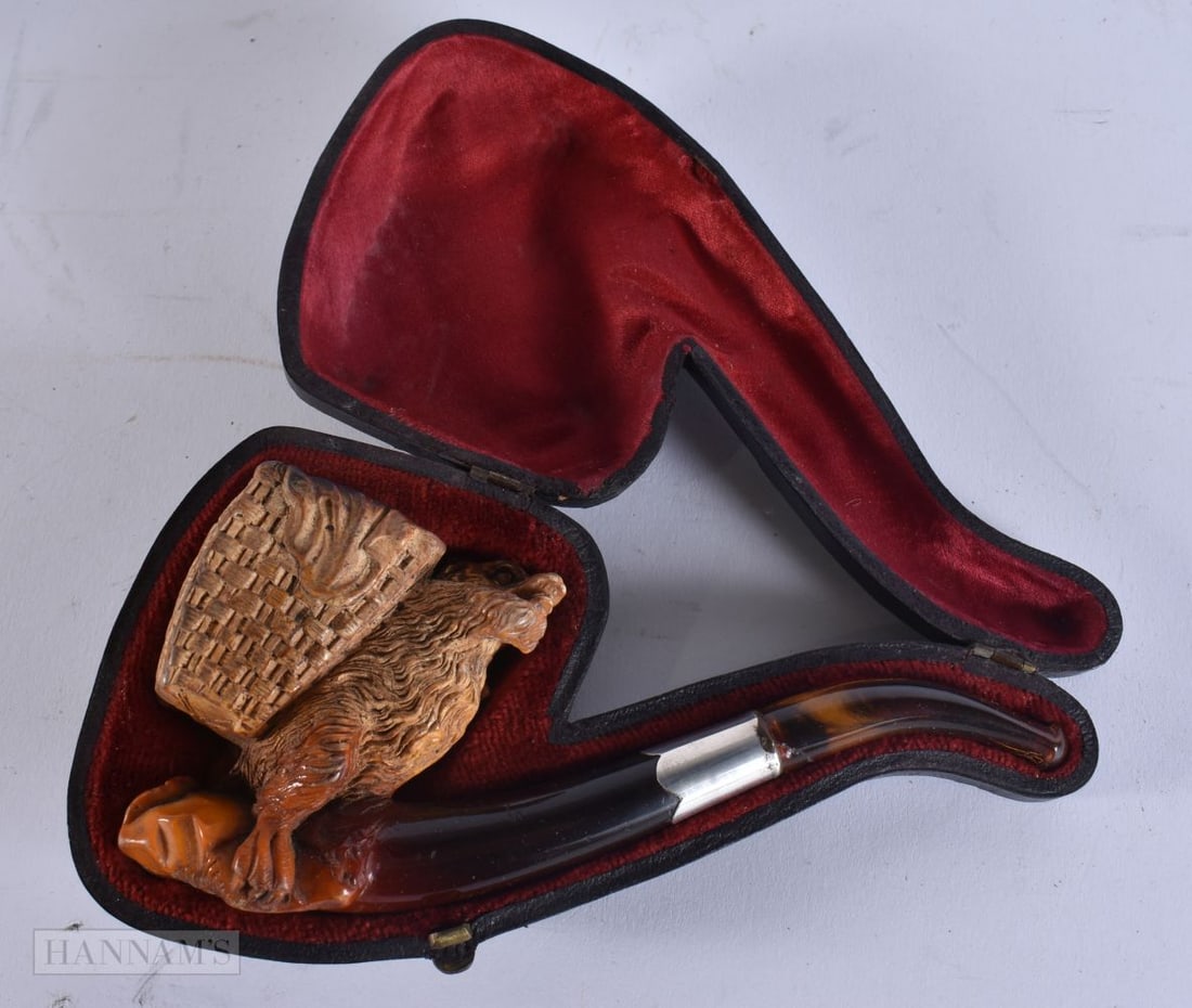 A VICTORIAN BEAR AND BASKET MEERSCHAUM PIPE. 12 cm wide. (1 of 4)