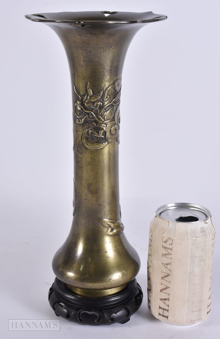 A 19TH CENTURY JAPANESE MEIJI PERIOD BRONZE DRAGON VASE. 26.5 cm high. (1 of 6)
