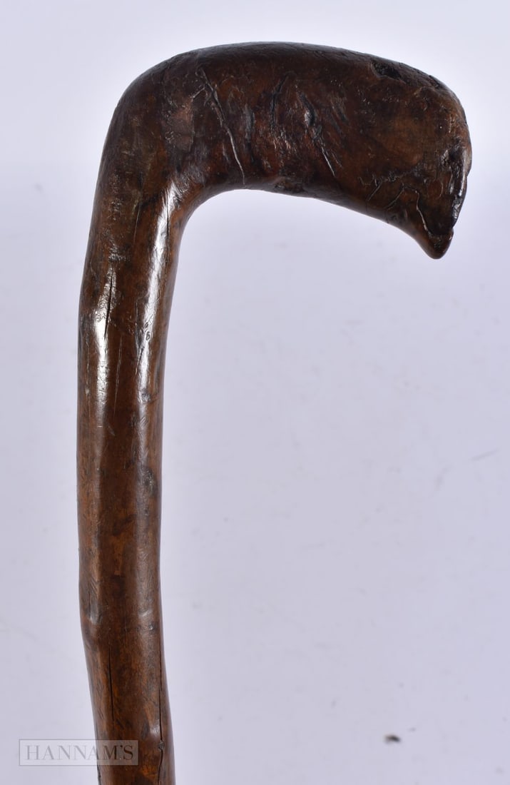 AN ANTIQUE HARRY LAUDER WOOD WALKING CANE. 92 cm long. (1 of 3)