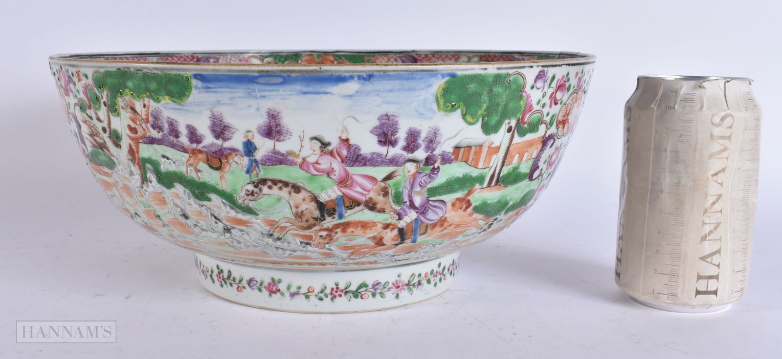 A LARGE 18TH CENTURY CHINESE EXPORT FAMILLE ROSE HUNTING BOWL Qianlong. 28 cm x 12 cm. (1 of 7)