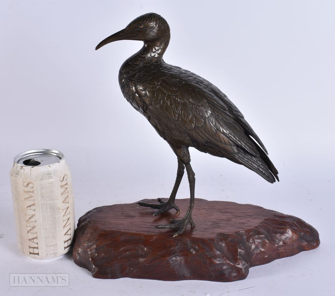 A LOVELY 19TH CENTURY JAPANESE MEIJI PERIOD BRONZE OKIMONO OF A BIRD. Bronze 23 cm x 17 cm.: A LOVELY 19TH CENTURY JAPANESE MEIJI PERIOD BRONZE OKIMONO OF A BIRD. Bronze 23 cm x 17 cm.