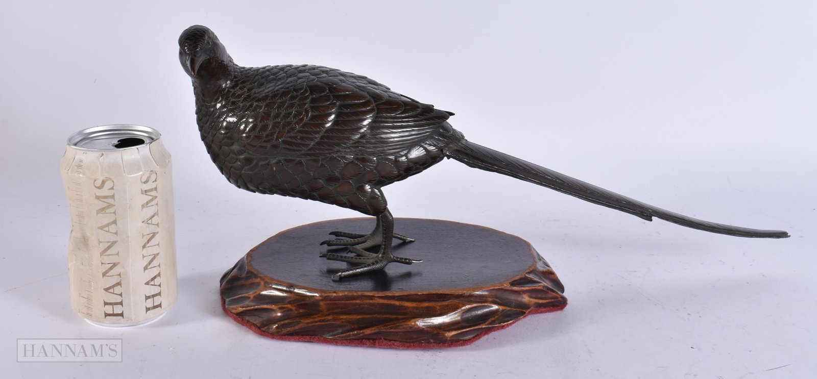 A LARGE 19TH CENTURY JAPANESE MEIJI PERIOD BRONZE OKIMONO modelled as a bird. 40 cm wide.: A LARGE 19TH CENTURY JAPANESE MEIJI PERIOD BRONZE OKIMONO modelled as a bird. 40 cm wide.