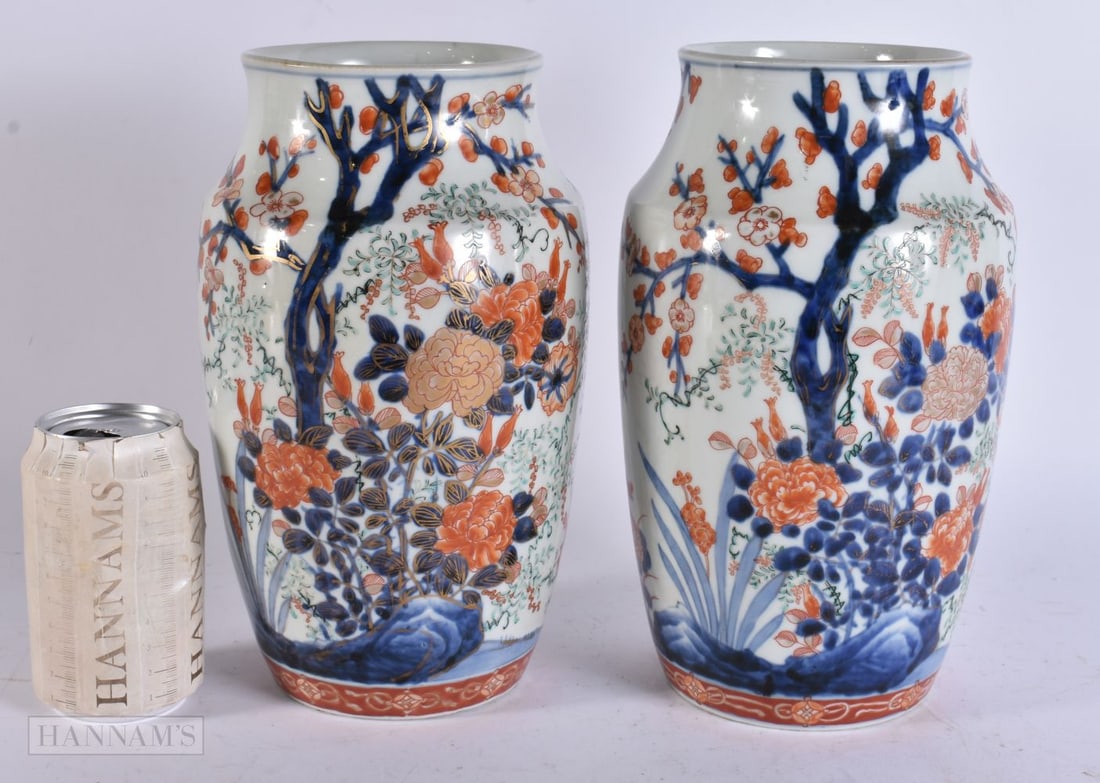 A PAIR OF 19TH CENTURY JAPANESE MEIJI PERIOD IMARI VASES painted with landscapes. 25.5 cm high.: A PAIR OF 19TH CENTURY JAPANESE MEIJI PERIOD IMARI VASES painted with landscapes. 25.5 cm high.
