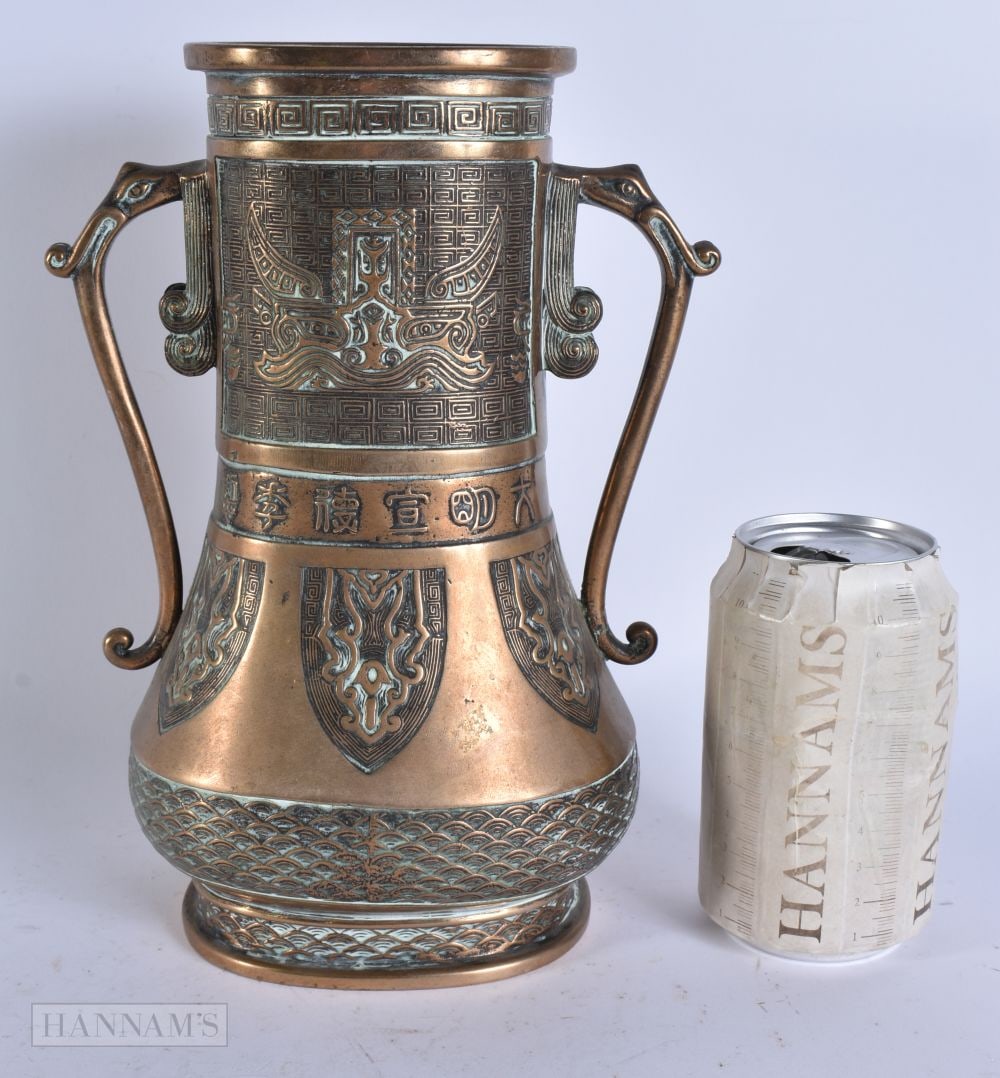 A LARGE 17TH/18TH CENTURY CHINESE TWIN HANDLED BRONZE VASE bearing Xuande marks to base. 24 cm x 12 (1 of 7)