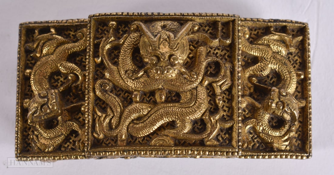AN 18TH/19TH CENTURY CHINESE GILT BRONZE DRAGON BUCKLE Late Qianlong. 6.75 cm x 3.25 cm. (1 of 5)