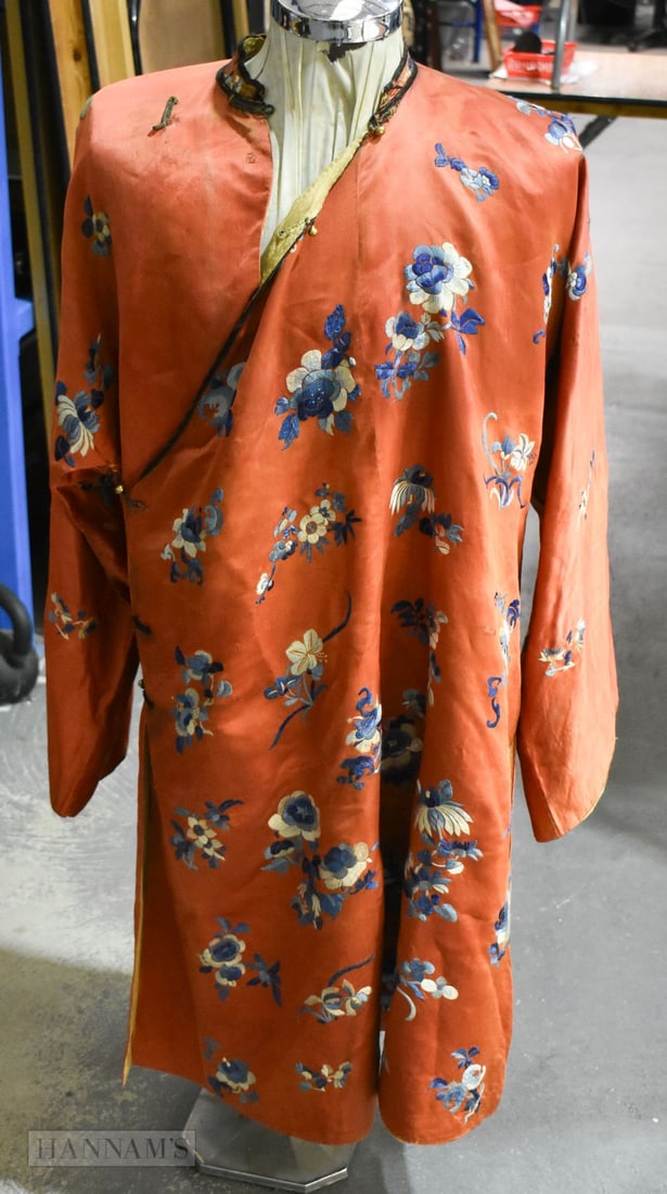 A 19TH CENTURY CHINESE SILK EMBROIDERED FOLIAGE ROBE Late Qing. 105 cm x 135 cm. (1 of 16)