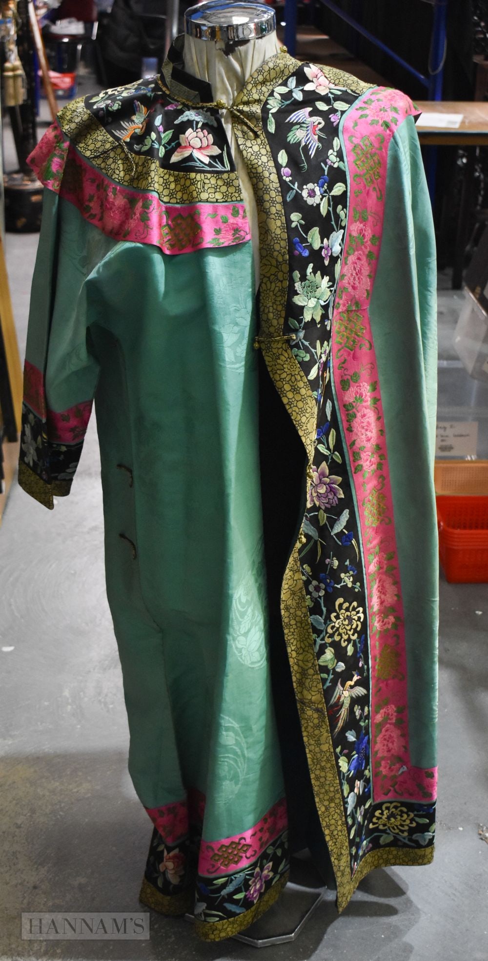 A LARGE 19TH CENTURY CHINESE SILK EMBROIDERED GREEN ROBE Late Qing. 128 cm x 128 cm. (1 of 17)