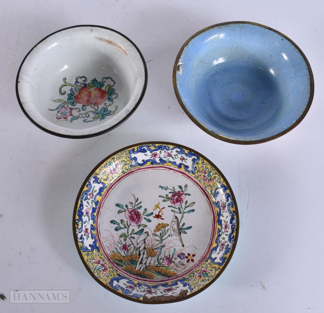 THREE 18TH CENTURY CHINESE CANTON ENAMEL BOWLS/DISHES Qianlong. Largest 11 cm wide. (3): THREE 18TH CENTURY CHINESE CANTON ENAMEL BOWLS/DISHES Qianlong. Largest 11 cm wide. (3)