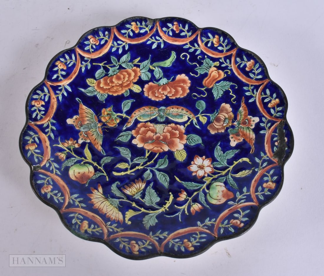 AN 18TH CENTURY CHINESE CANTON ENAMEL SCALLOPED DISH Qianlong. 18 cm wide. (1 of 5)