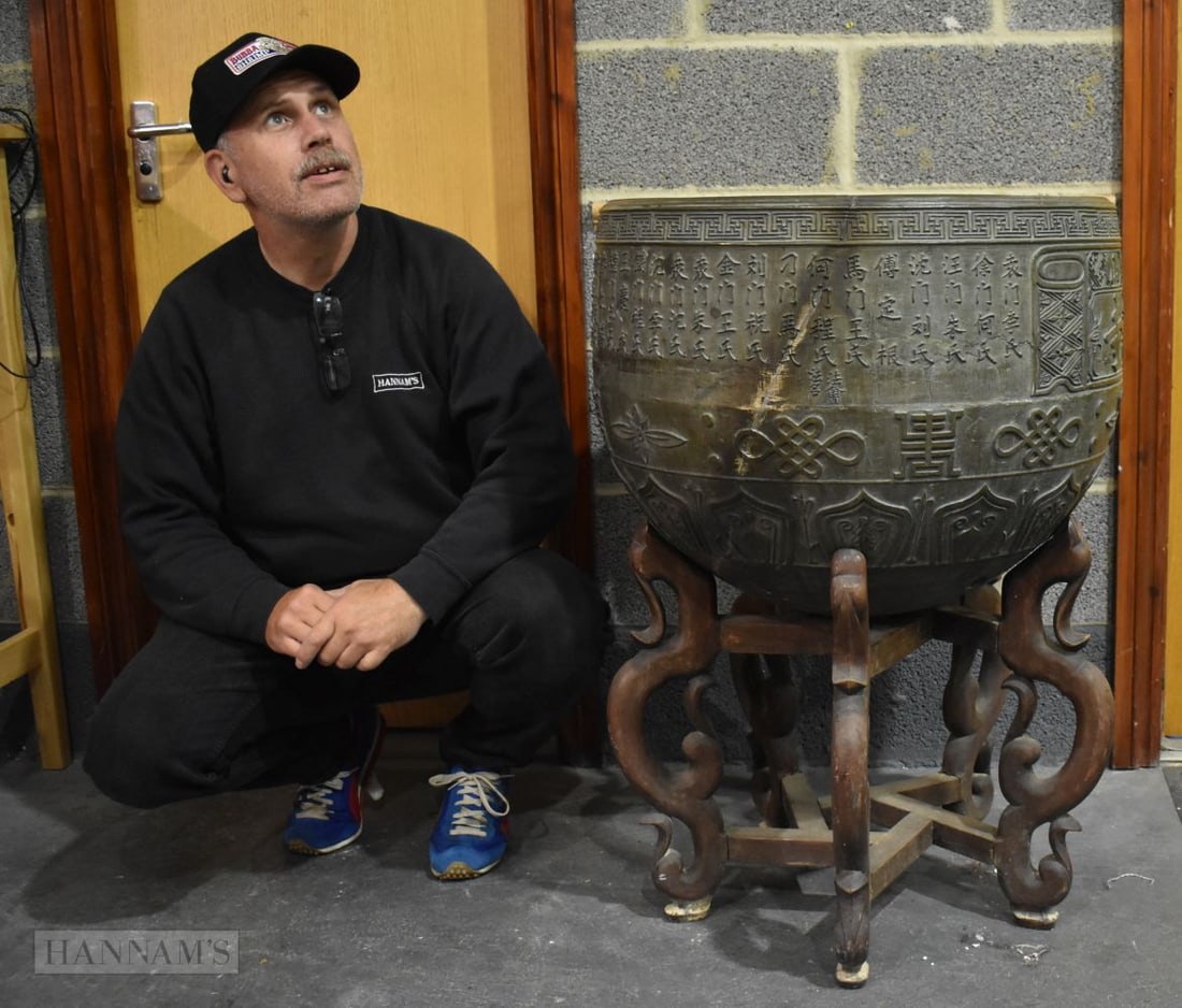 AN UNUSUAL AND VERY LARGE CHINESE QING DYNASTY BRONZE JARDINIERE decorated with calligraphy. 56 cm x (1 of 7)