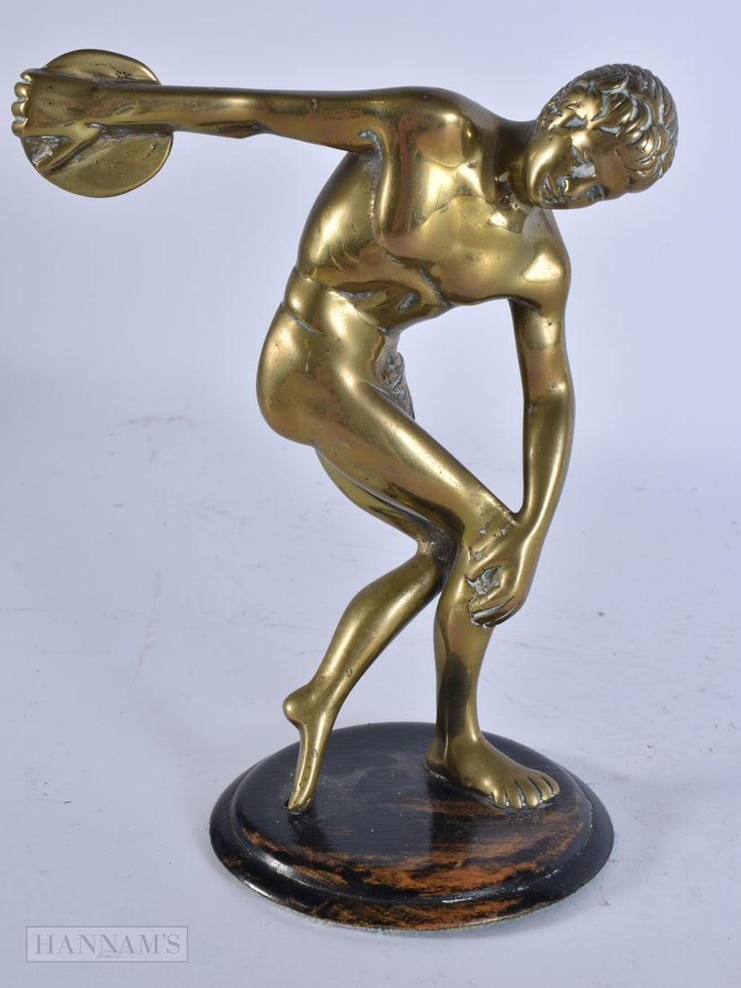 A LATE 19TH/20TH CENTURY GRAND TOUR BRONZE FIGURE OF THE DISCUS THROWER. 18 cm x 12 cm.: A LATE 19TH/20TH CENTURY GRAND TOUR BRONZE FIGURE OF THE DISCUS THROWER. 18 cm x 12 cm.