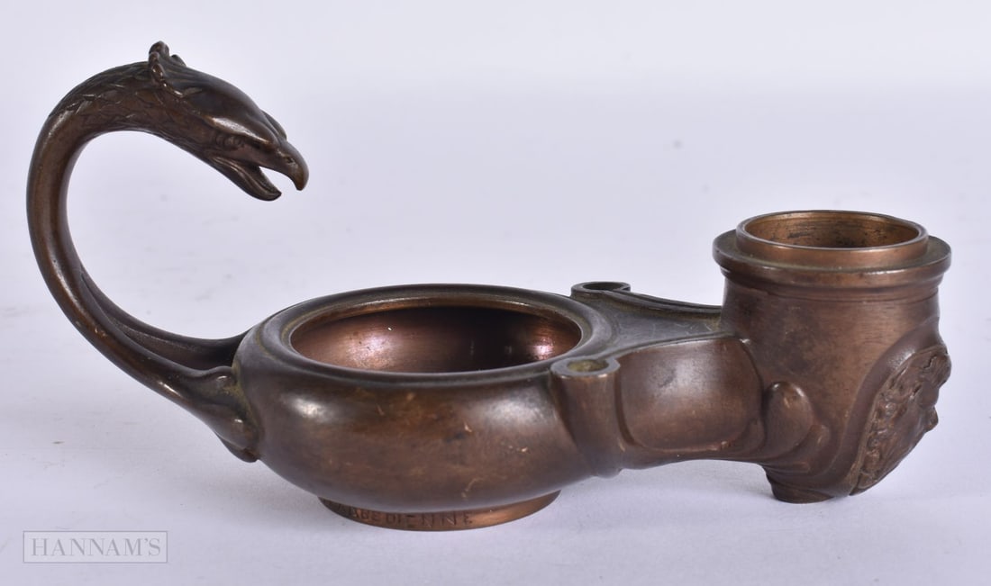 A 19TH CENTURY FRENCH BARBEDIENNE BRONZE OIL LAMP After the Antiquity. 13 cm wide.: A 19TH CENTURY FRENCH BARBEDIENNE BRONZE OIL LAMP After the Antiquity. 13 cm wide.