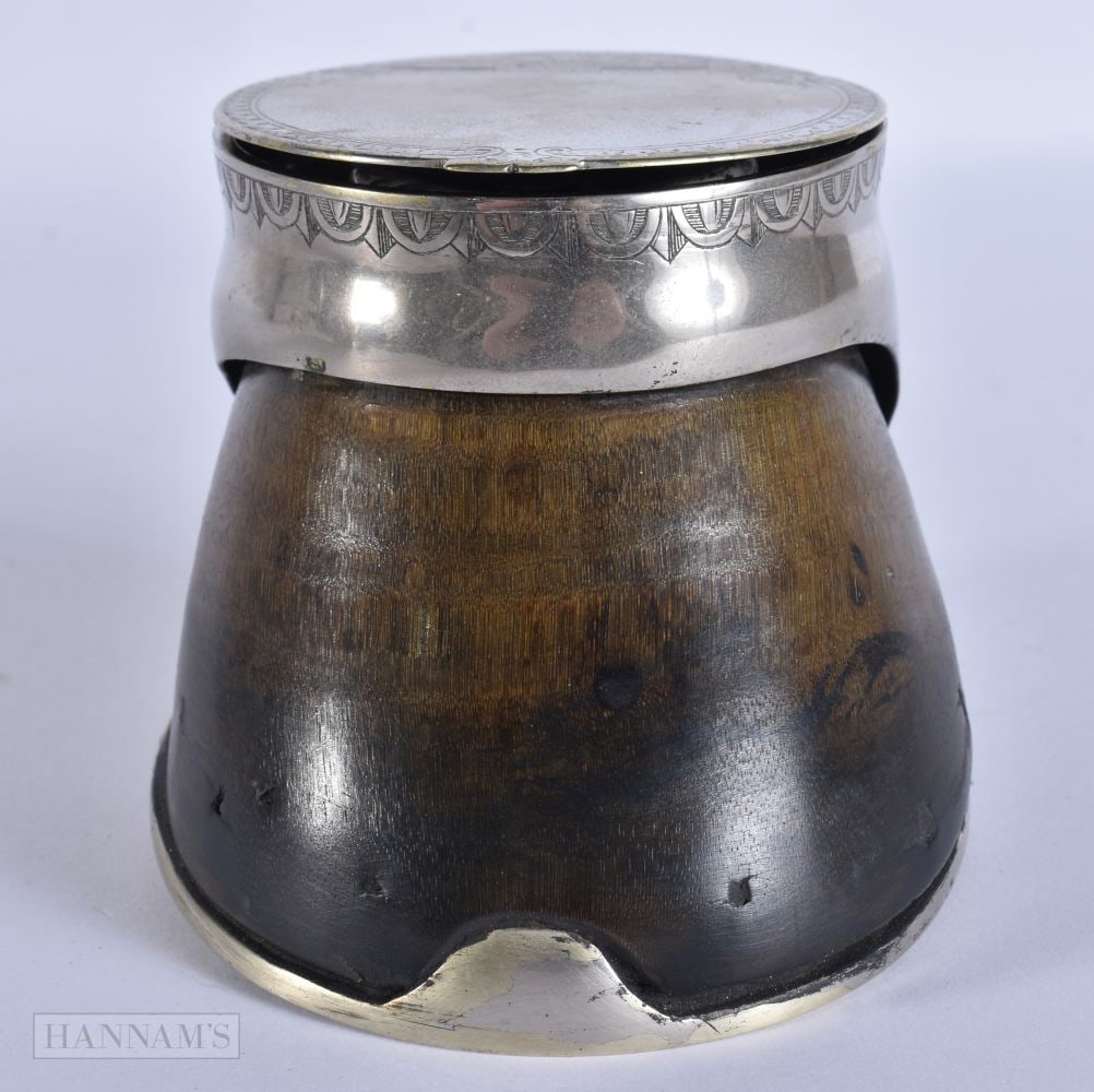 A VICTORIAN HORSE HOOF EQUESTRIAN INKWELL. 12 cm x 7.5 cm. (1 of 6)