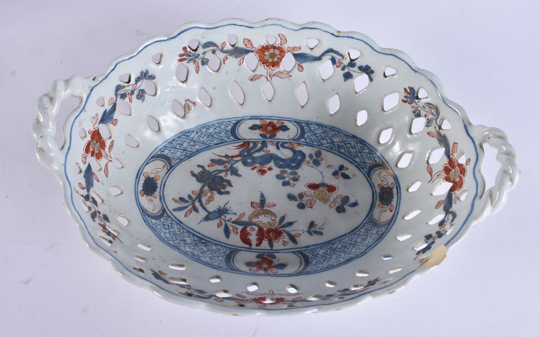 A RARE 18TH CENTURY DELFT TIN GLAZED TWIN HANDLED POTTERY BASKET painted in the Chinese style. 25cm (1 of 5)