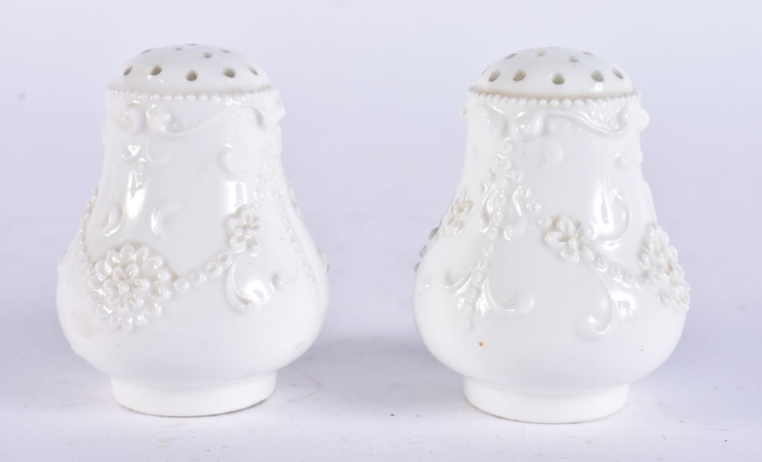 A RARE PAIR OF ANTIQUE WEDGWOOD MINIATURE PORCELAIN CONDIMENTS. 5.5 cm x 4.5 cm.: A RARE PAIR OF ANTIQUE WEDGWOOD MINIATURE PORCELAIN CONDIMENTS. 5.5 cm x 4.5 cm.