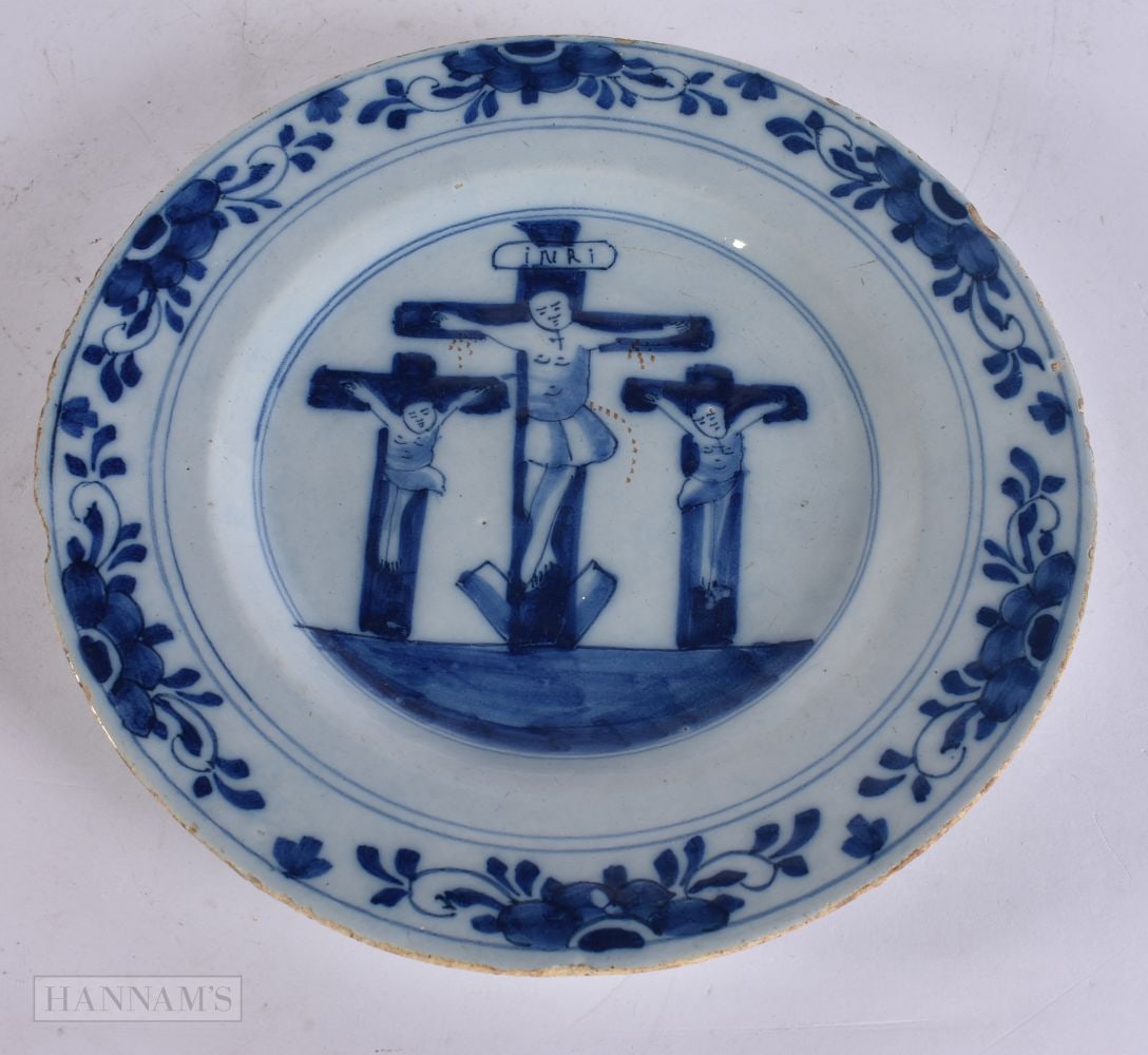 A RARE 18TH CENTURY DELFT BLUE AND WHITE POTTERY PLATE painted with a crucifixion scene. 23 cm wide. (1 of 5)