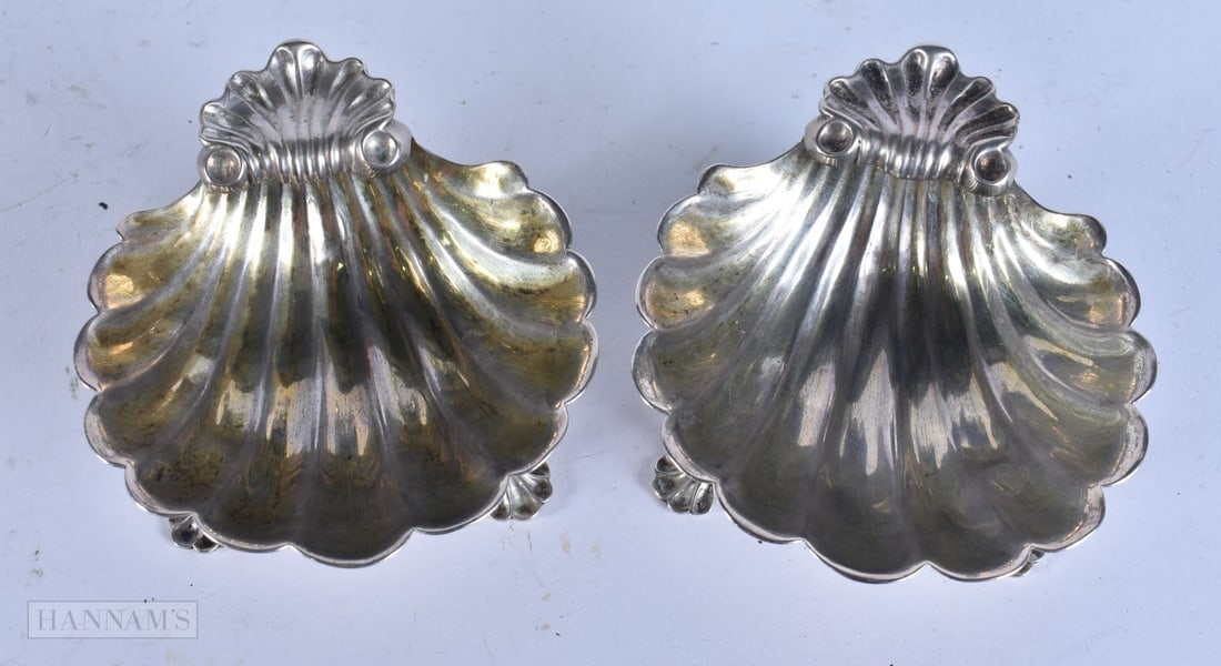 A PAIR OF GEORGE III SILVER SHELL SALTS. 184 grams. 10 cm x 9 cm. (1 of 4)