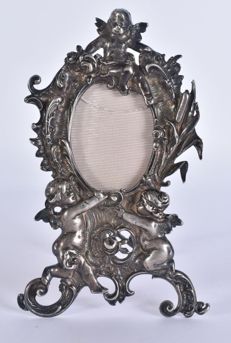 A 19TH CENTURY CONTINENTAL SILVER CHERUB PHOTOGRAPH FRAME. 128 grams overall. 14 cm x 8.5 cm. (1 of 2)