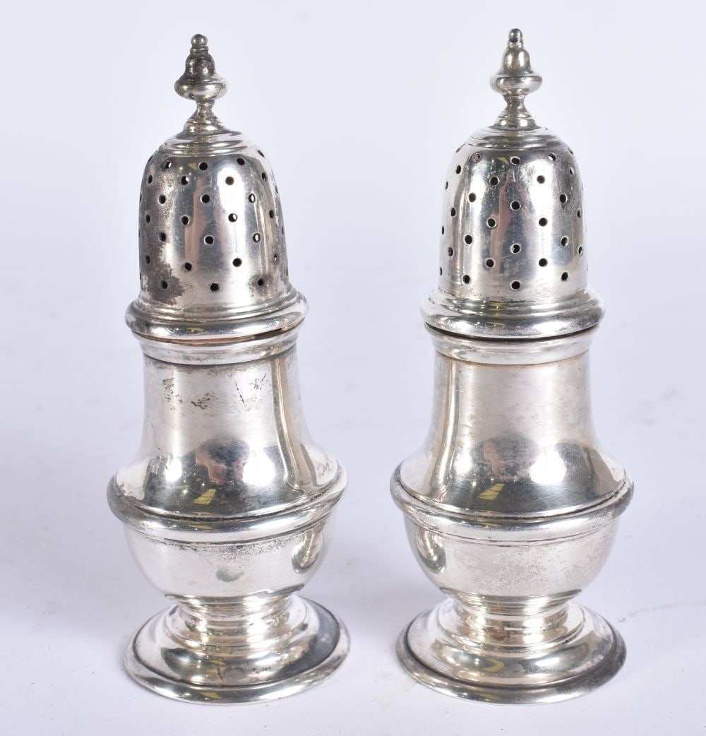 A PAIR OF SILVER PEPPER POTS. 94 grams. 10 cm high. (1 of 5)
