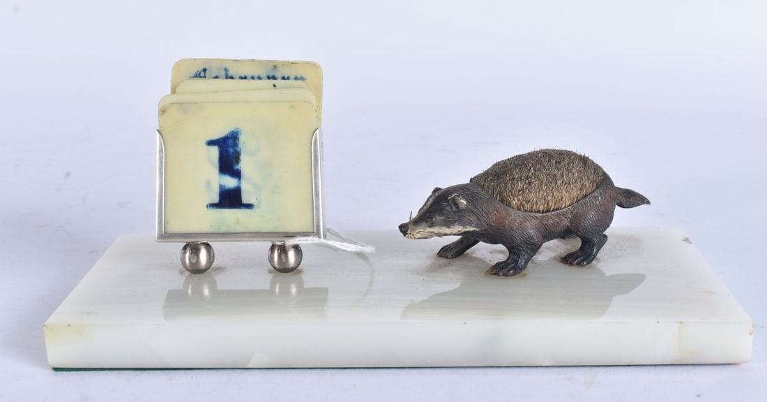 A RARE 19TH CENTURY AUSTRIAN COLD PAINTED BRONZE BADGER DESK STAND. 18 cm x 6 cm. (1 of 6)