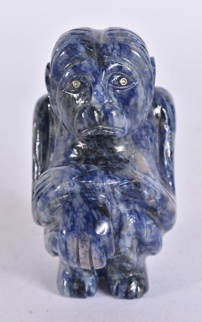 A GOLD MOUNTED LAPIS LAZULI MONKEY. 8 cm x 6 cm.: A GOLD MOUNTED LAPIS LAZULI MONKEY. 8 cm x 6 cm.
