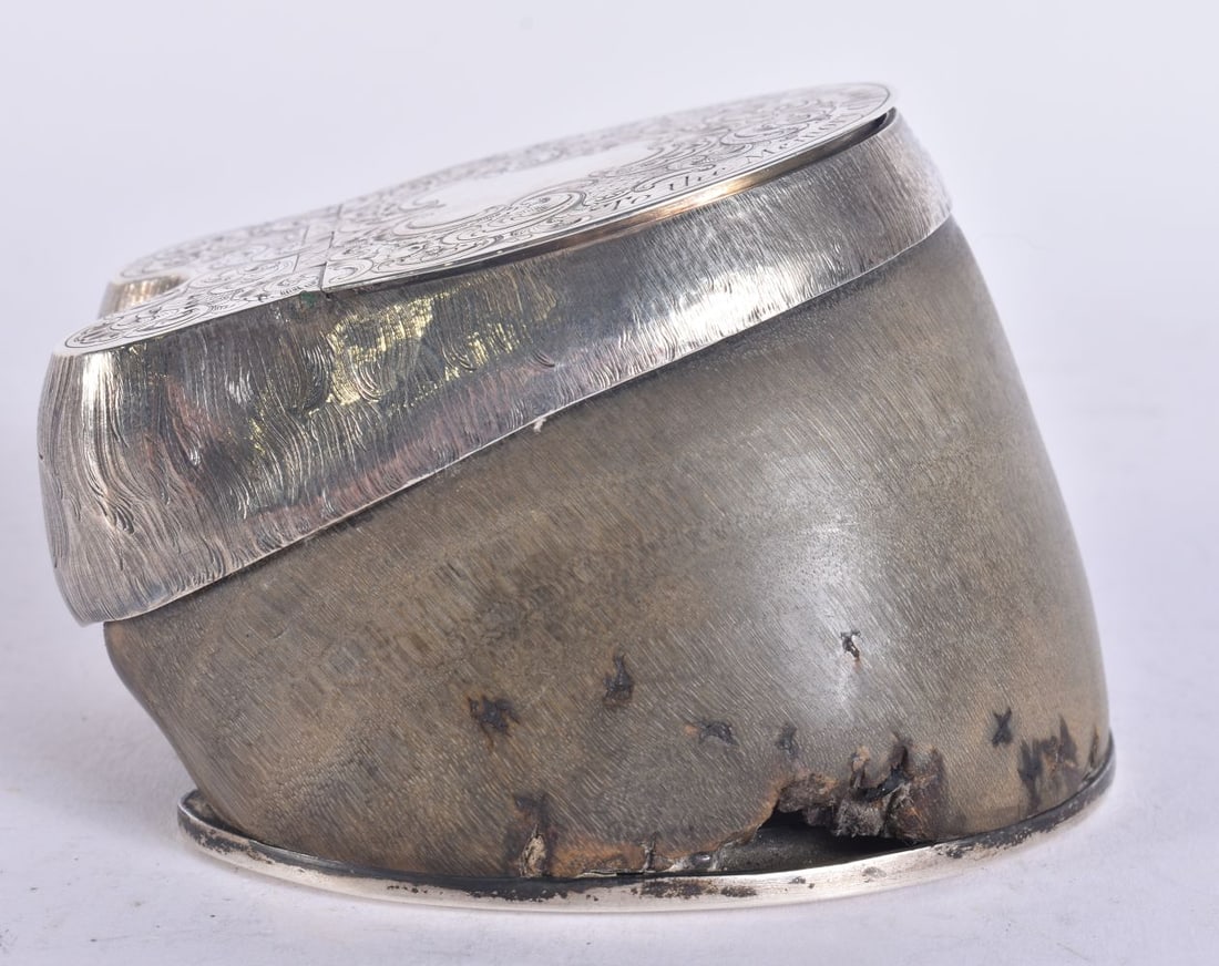 A FINE VICTORIAN SILVER MOUNTED HOOF INKWELL. 429 grams overall. 10 cm x 8.5 cm. (1 of 8)