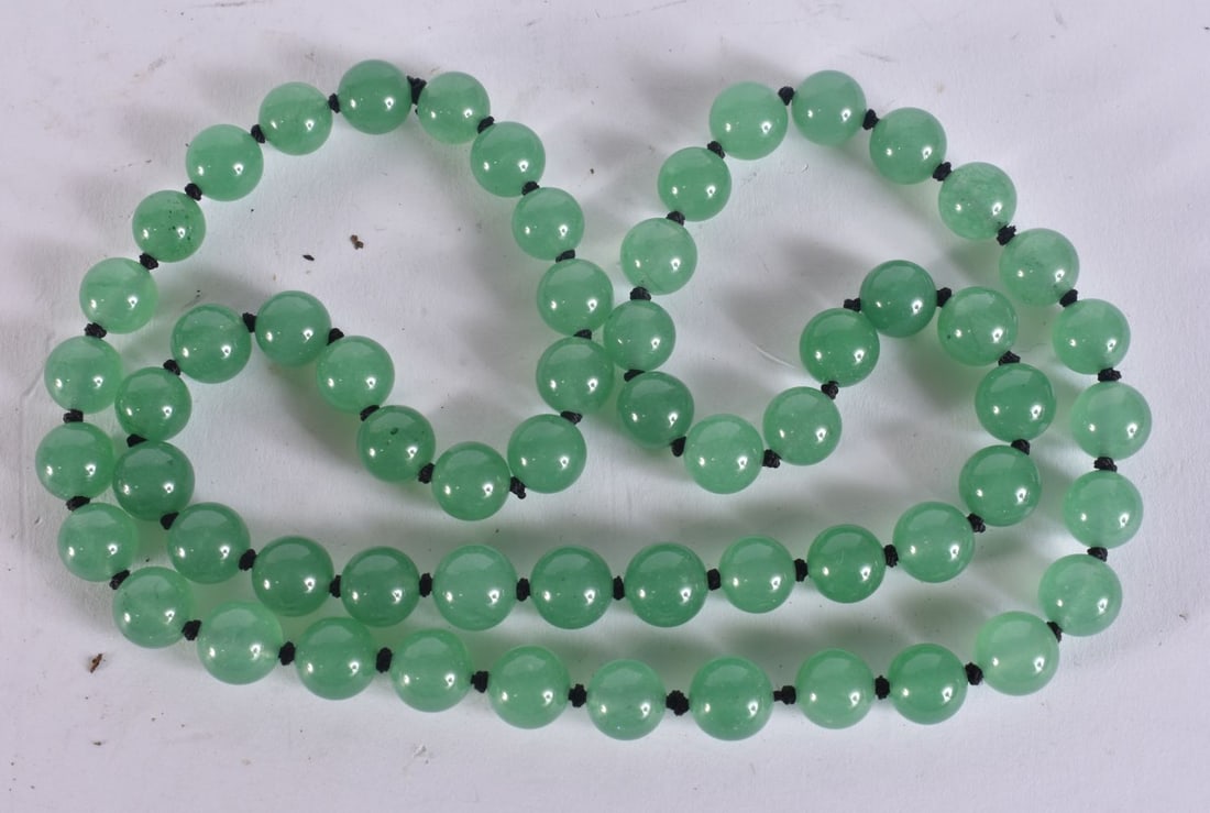 A CHINESE JADE NECKLACE. 84 grams. 70 cm long. (1 of 3)