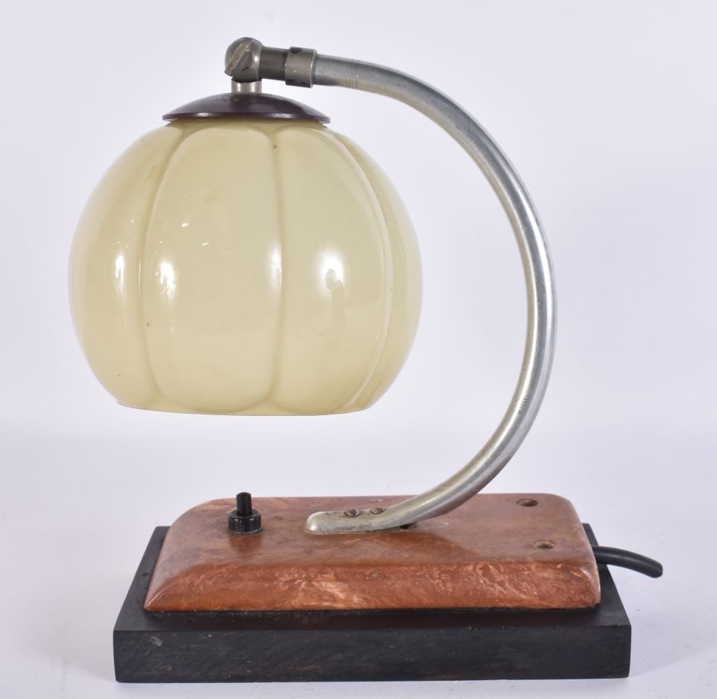 AN ART DECO BAKELITE LAMP. 23 cm x 15 cm. (1 of 5)