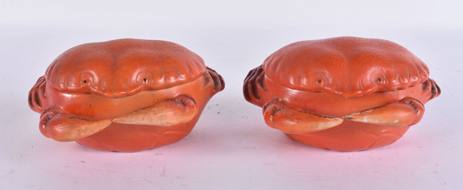 A PAIR OF VINTAGE PORCELAIN CRAB BOXES AND COVERS. 9.5 cm wide. (1 of 5)