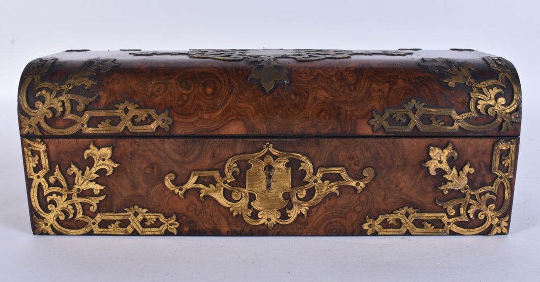 AN EARLY VICTORIAN HOWELL JAMES & CO WALNUT BOX. 25cm x 12 cm. (1 of 7)
