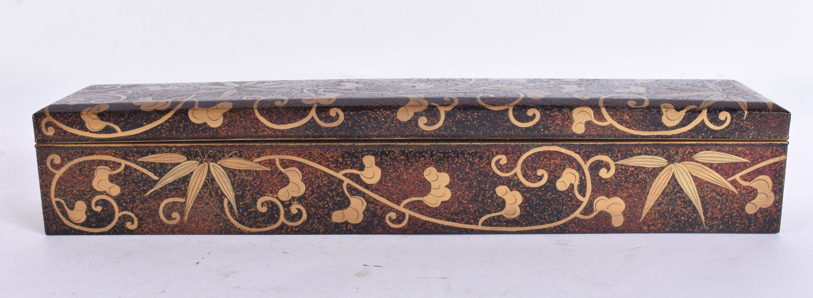 AN 18TH CENTURY JAPANESE EDO PERIOD LACQUER RECTANGULAR BOX AND COVER containing brushes. 22cm x 5 c (1 of 5)