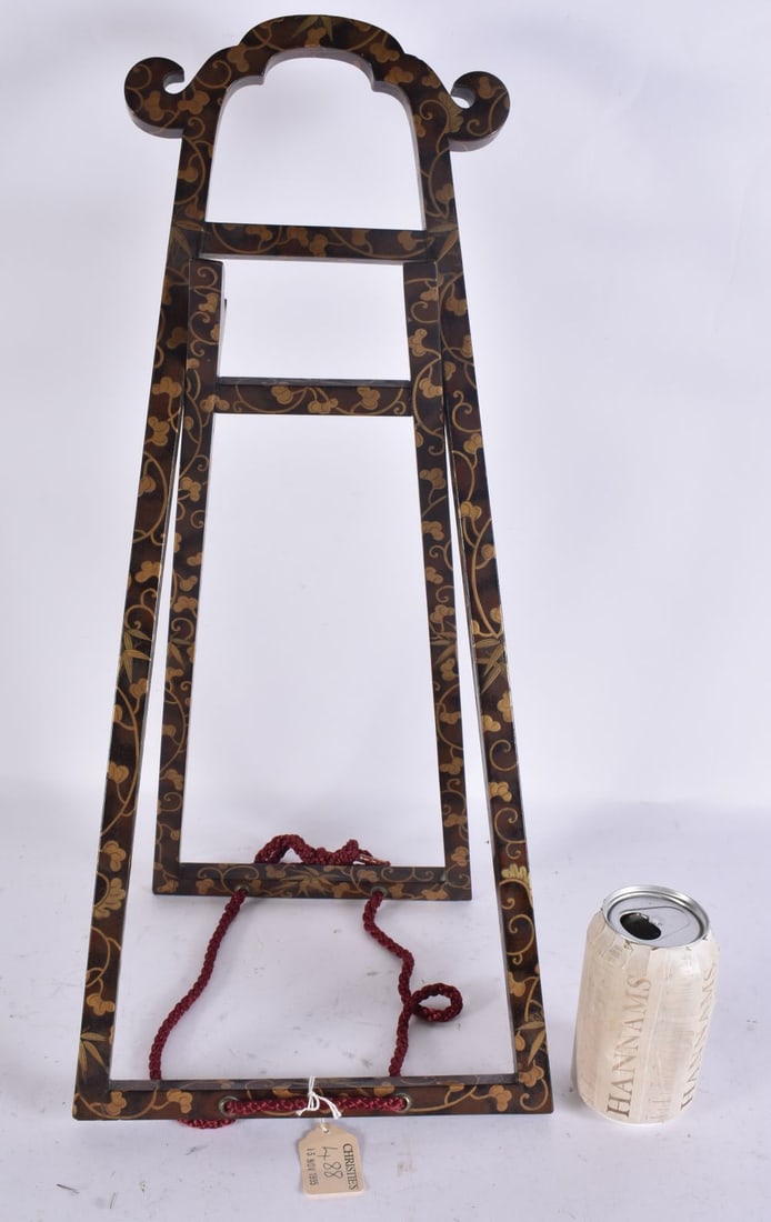 AN 18TH CENTURY JAPANESE EDO PERIOD LACQUER EASEL FORM STAND decorated with foliage. 55 cm x 18 cm. (1 of 4)