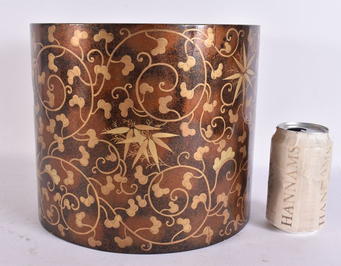 AN 18TH CENTURY JAPANESE EDO PERIOD LACQUER CYLINDRICAL VESSEL OR STAND decorated with foliage. 22cm (1 of 6)