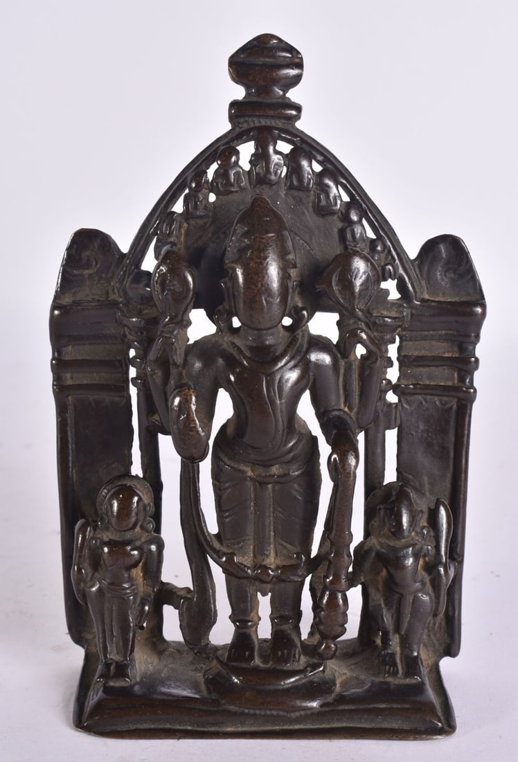 A FINE AND EARLY INDIAN PALA BRONZE VISHNU TRIAD SHRINE Bengal, Eastern India or Bangladesh, probabl: A FINE AND EARLY INDIAN PALA BRONZE VISHNU TRIAD SHRINE Bengal, Eastern India or Bangladesh, probably 12th/13th century. 13.5 cm x 8.5 cm.