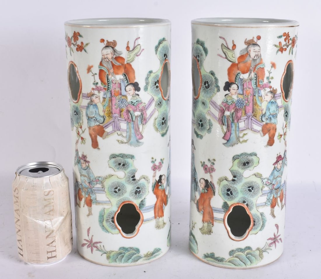 A PAIR OF EARLY 20TH CENTURY CHINESE FAMILLE ROSE PORCELAIN WIG STANDS Late Qing, painted with figur (1 of 18)