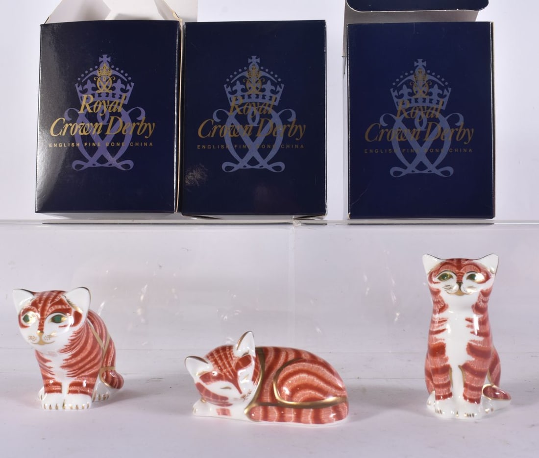 THREE ROYAL CROWN DERBY CAT PAPERWEIGHTS. (3) (1 of 3)