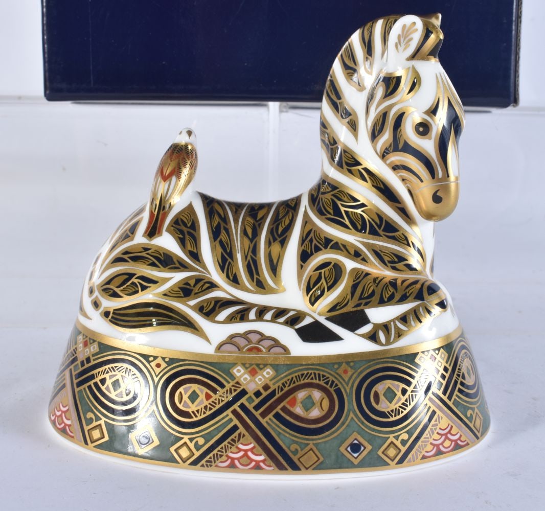 A ROYAL CROWN DERBY ZEBRA PAPERWEIGHT. 14 cm wide. (1 of 3)