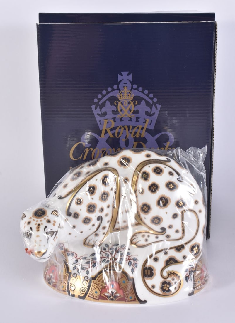 A ROYAL CROWN DERBY SNOW LEOPARD PAPERWEIGHT. 15 cm wide.: A ROYAL CROWN DERBY SNOW LEOPARD PAPERWEIGHT. 15 cm wide.