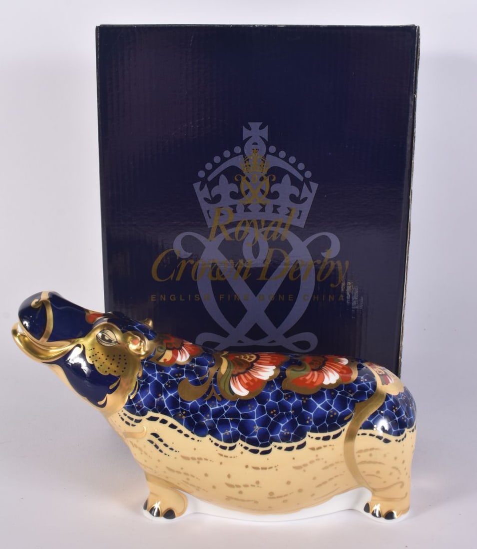 A ROYAL CROWN DERBY HIPPOPOTAMUS PAPERWEIGHT. 15 cm wide.: A ROYAL CROWN DERBY HIPPOPOTAMUS PAPERWEIGHT. 15 cm wide.