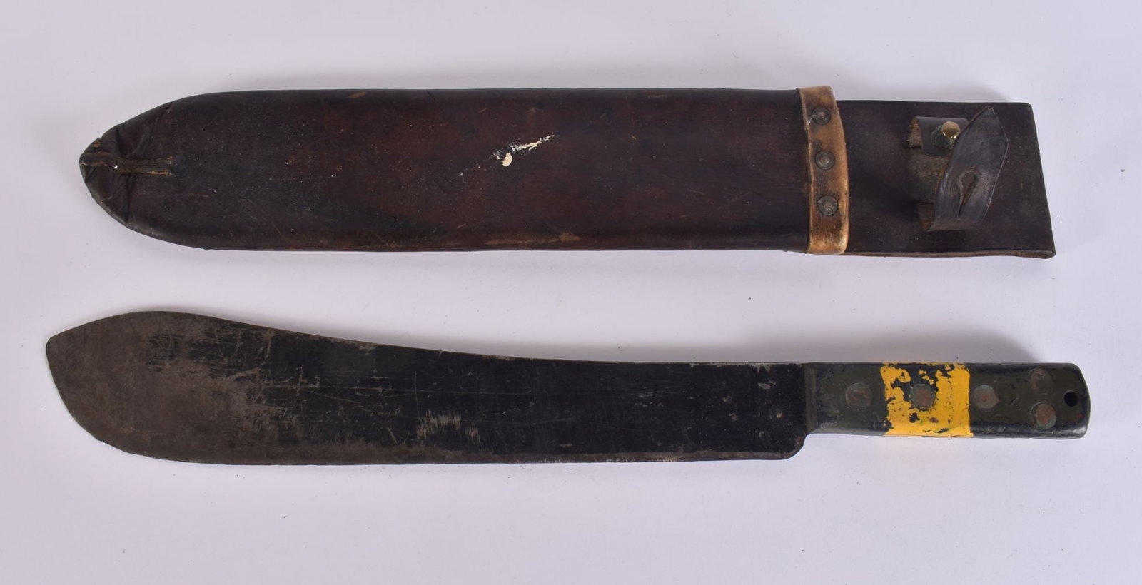 A LARGE MILITARY INTEREST LEATHER CASED MACHETE. 50 cm long.: A LARGE MILITARY INTEREST LEATHER CASED MACHETE. 50 cm long.