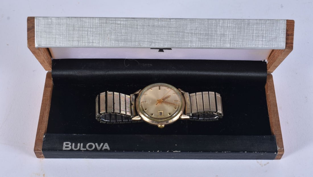 A BOXED BULOVA WRISTWATCH. Running. 3.25cm wide.: A BOXED BULOVA WRISTWATCH. Running. 3.25cm wide.
