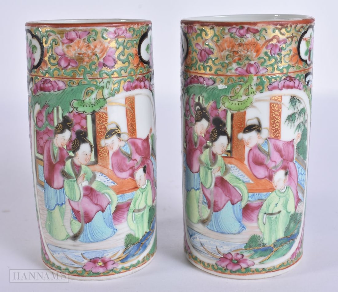 A PAIR OF 19TH CENTURY CHINESE CANTON FAMILLE ROSE VASE Late Qing. 11.5 cm high. (1 of 5)