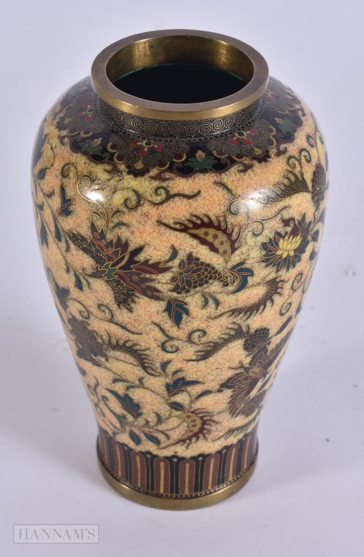 A FINE 19TH CENTURY JAPANESE MEIJI PERIOD CLOISONNE ENAMEL VASE by Namikawa Yasuyuki. 13.5 cm high. (1 of 4)