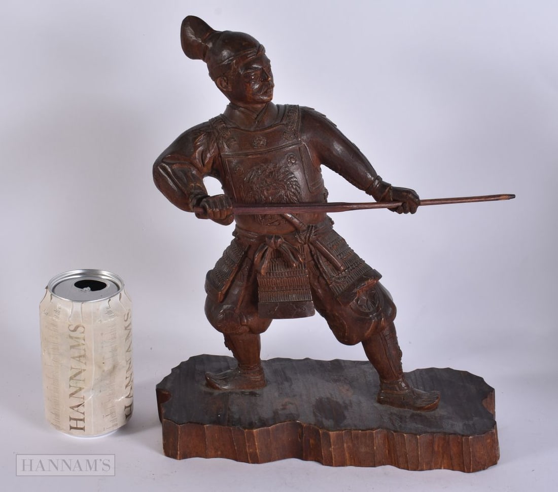 AN EARLY 20TH CENTURY JAPANESE MEIJI PERIOD CARVED WOOD SAMURAI OKIMONO. 32 cm x 20cm.: AN EARLY 20TH CENTURY JAPANESE MEIJI PERIOD CARVED WOOD SAMURAI OKIMONO. 32 cm x 20cm.