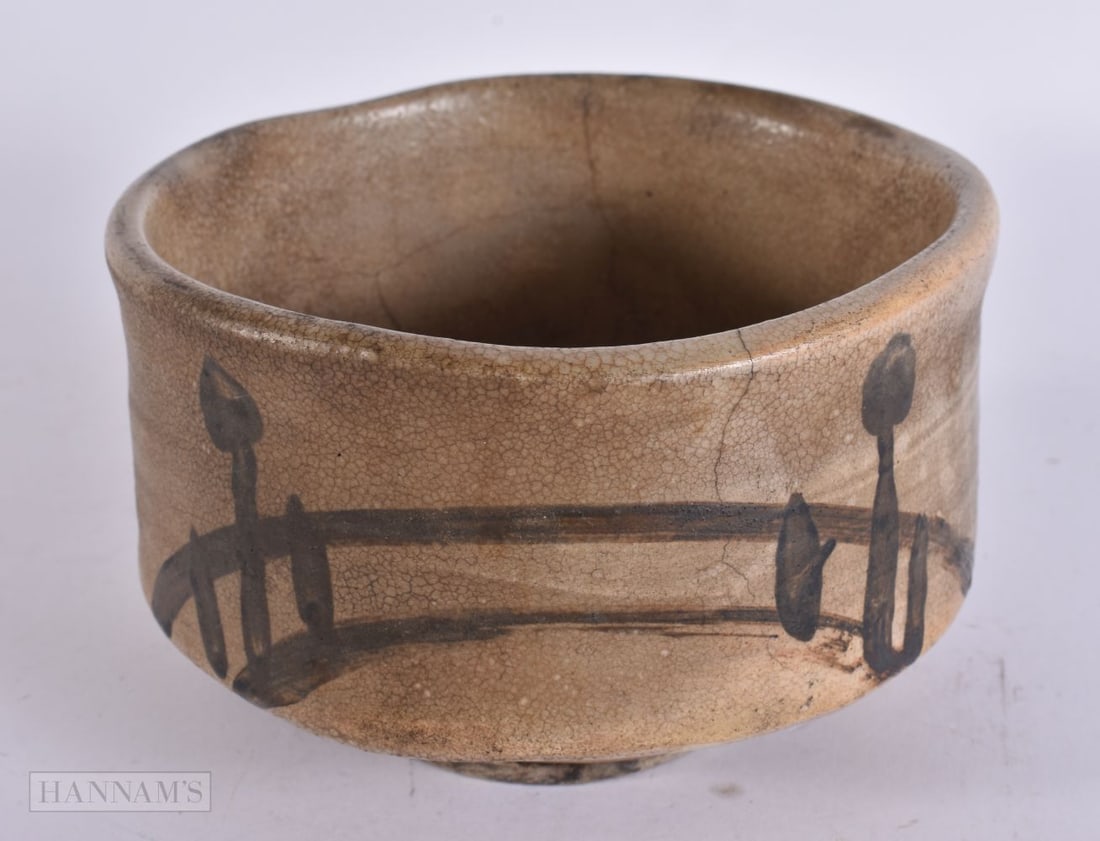 A RARE EARLY JAPANESE SHINO/MINO POTTERY BOWL. 14 cm wide. (1 of 4)