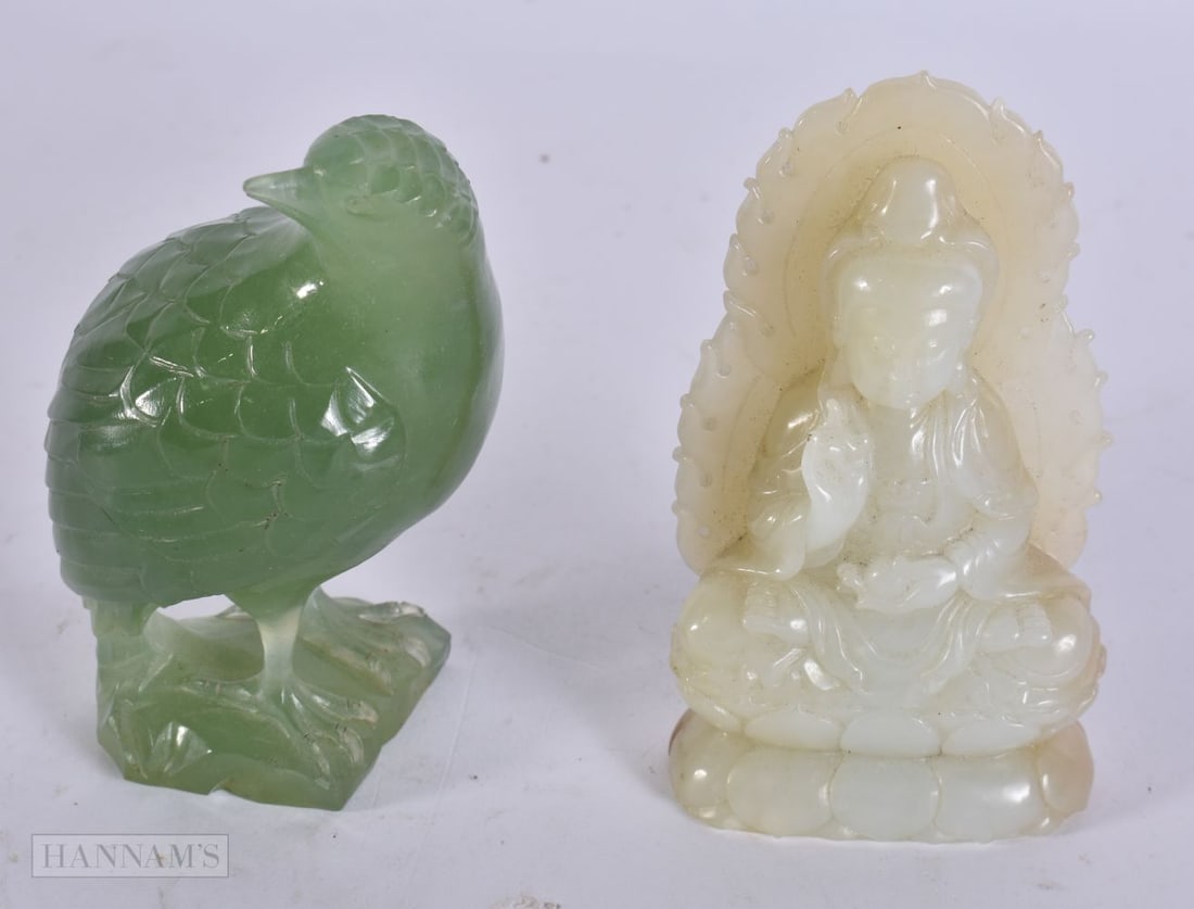 AN EARLY 20TH CENTURY CHINESE GREEN JADE BIRD Late Qing, together with a jade buddha. Largest 9.75 c: AN EARLY 20TH CENTURY CHINESE GREEN JADE BIRD Late Qing, together with a jade buddha. Largest 9.75 cm high. (2)