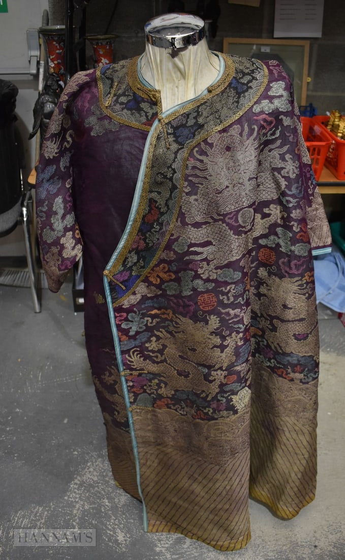 A FINE 19TH CENTURY CHINESE SILK EMBROIDERED GAUZE ROBE Qing. 125 cm x 120 cm.: A FINE 19TH CENTURY CHINESE SILK EMBROIDERED GAUZE ROBE Qing. 125 cm x 120 cm.