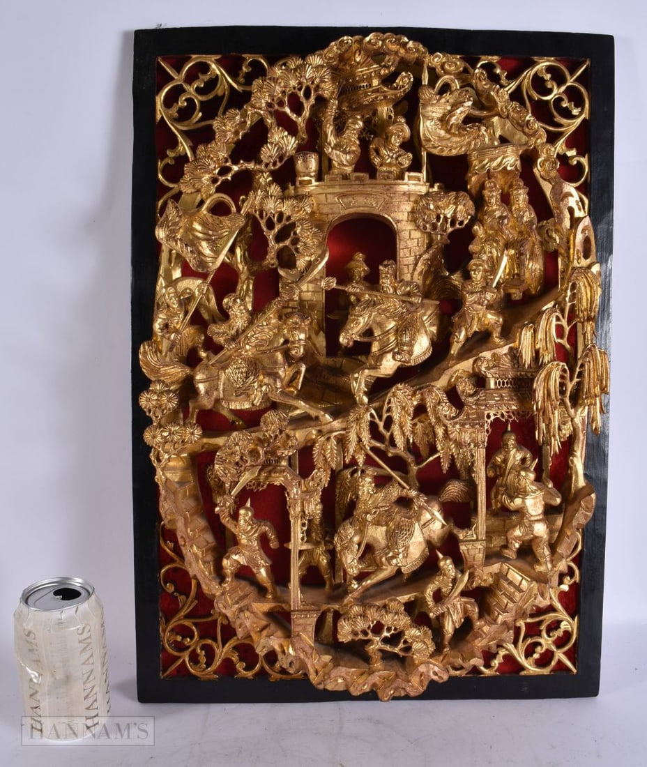 A LARGE 19TH CENTURY CHINESE GILT WOOD LACQUERED PANEL Qing. 55 cm x 32 cm. (1 of 2)