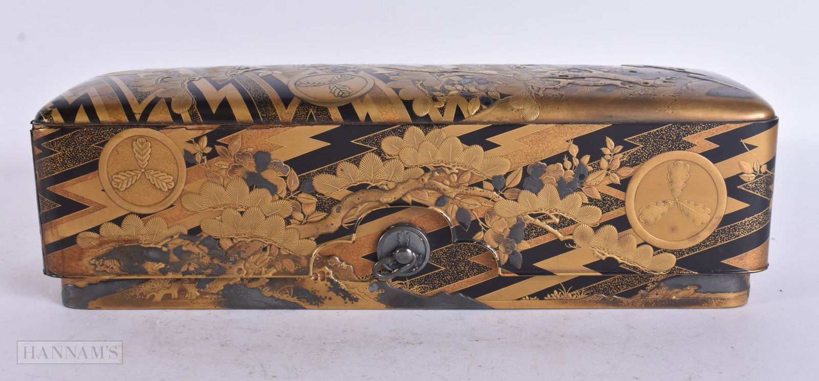 A FINE 18TH/19TH CENTURY JAPANESE EDO PERIOD GOLD LACQUER BOX AND COVER beautifully decorated with r: A FINE 18TH/19TH CENTURY JAPANESE EDO PERIOD GOLD LACQUER BOX AND COVER beautifully decorated with raised lacquer flowers, vines and floral mon. 24 cm x 8 cm.