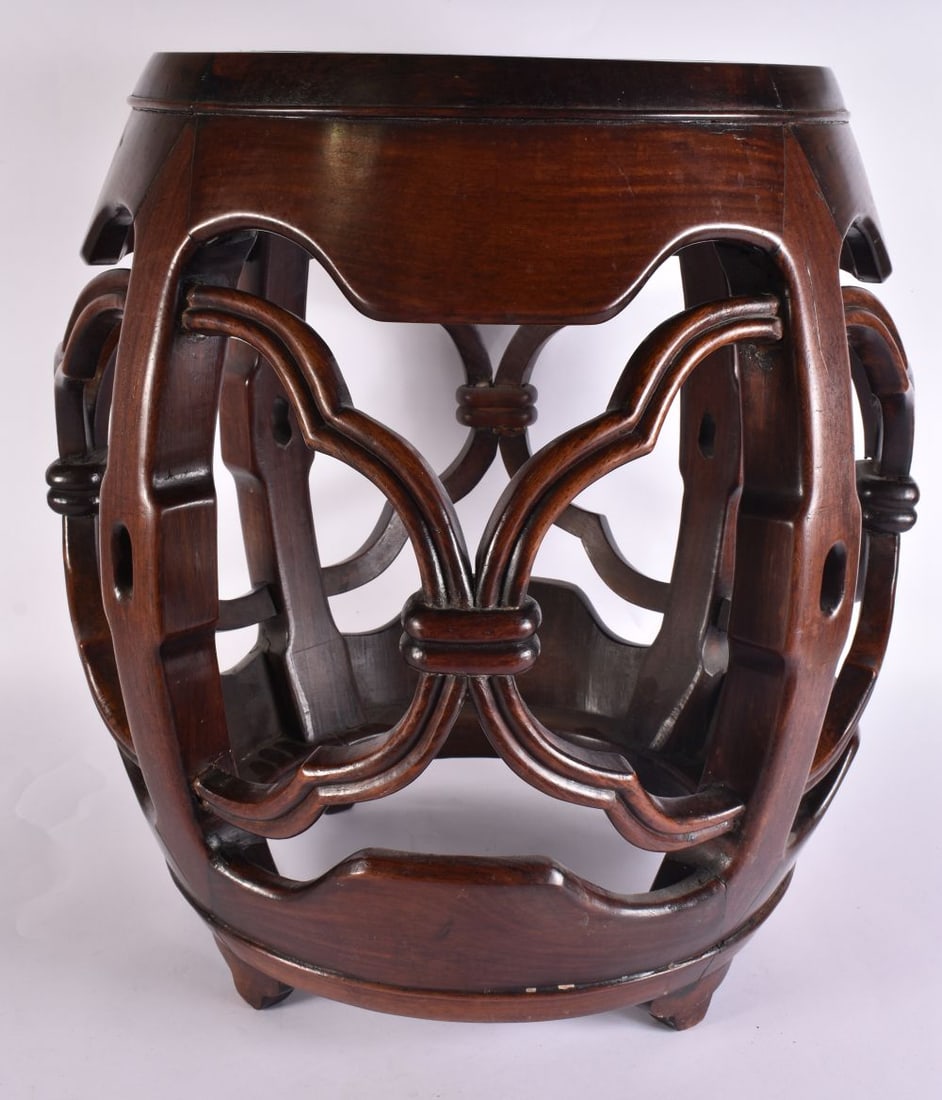 A 19TH CENTURY CHINESE HARDWOOD MARBLE INSET BARREL STAND. 52 cm x 42 cm.: A 19TH CENTURY CHINESE HARDWOOD MARBLE INSET BARREL STAND. 52 cm x 42 cm.